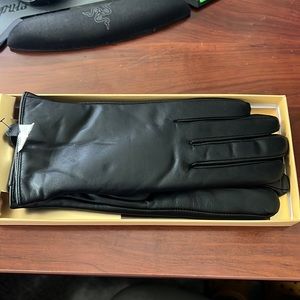 Love Begins With Warm Gloves, Size Medium